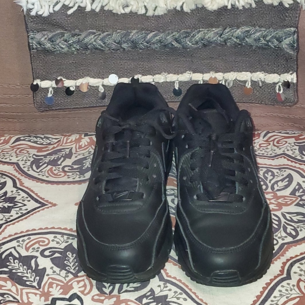 Authentic Nike 2010 Air Max Black Leather Sneakers
